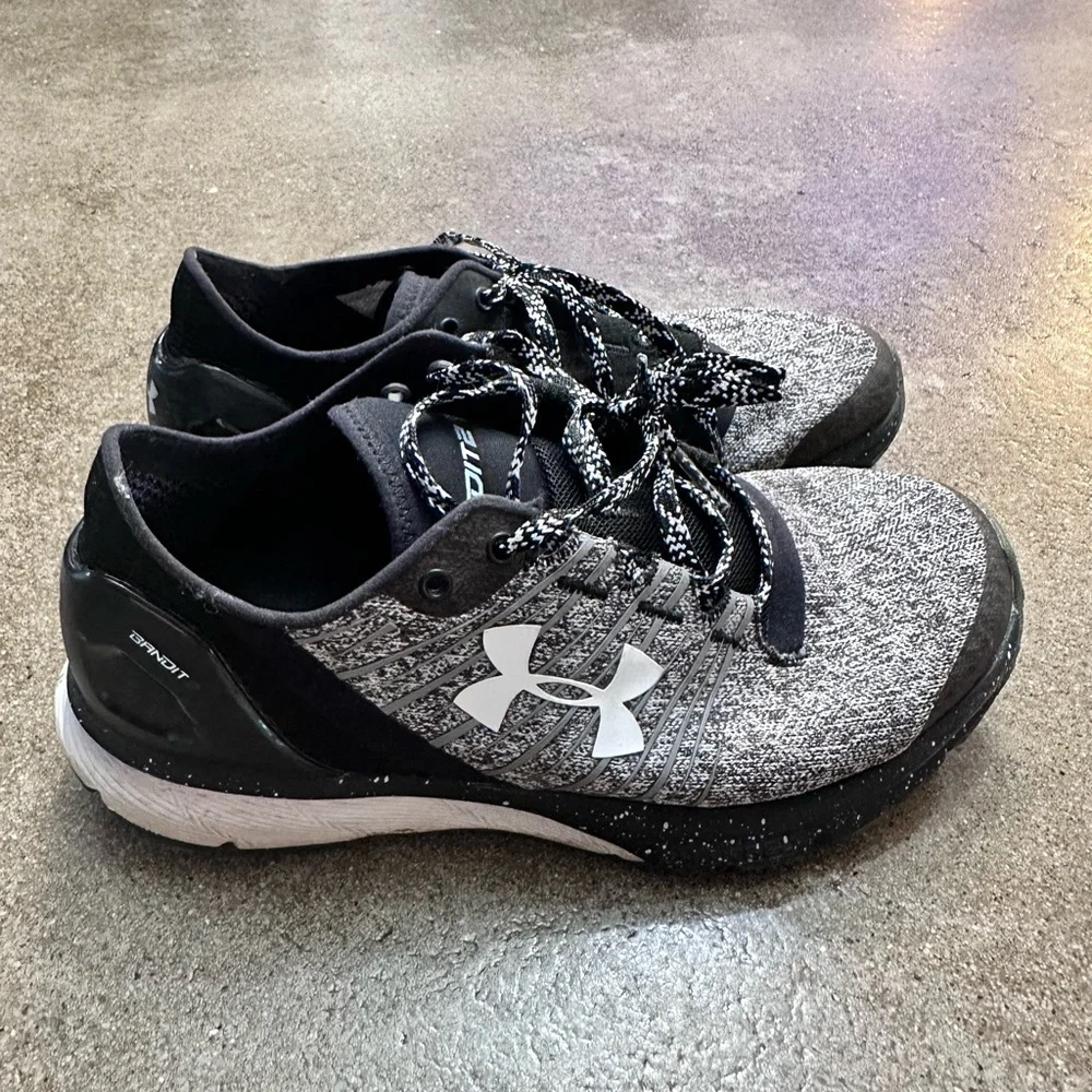 Boys Under Armour shoes- 7 - Picture 1 of 3